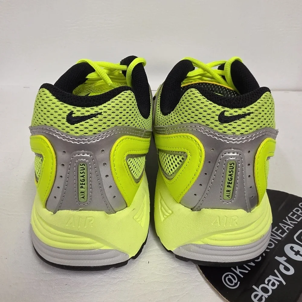 Nike Air Pegasus 2005 Volt Metallic Silver HQ1675 700 Women's Size 9.5/Men's 8